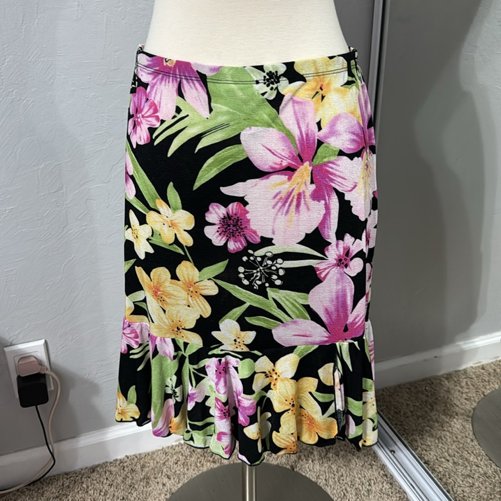 NWT Floral Skirt - Picture 3 of 5